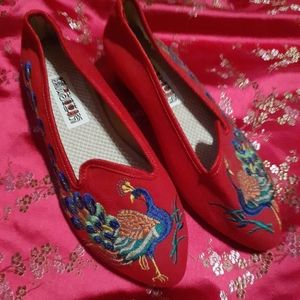 Embroidered peacock low heel